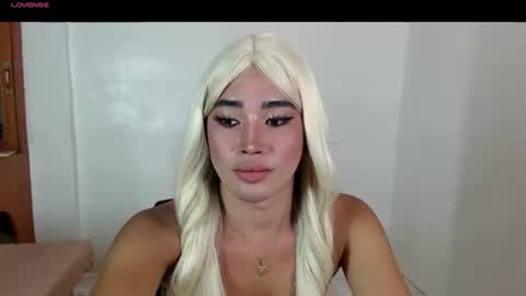 Snapshot of lily_darling chatting on October 2025 11:42:01 AM Lily Darling online show from October 2025 11:42:01 AM