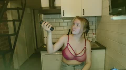 Lily dollyx online show from September 2025 06:35:02 PM