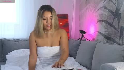 Snapshot of lily_foster_ chatting on December 2024 07:30:01 AM Lily online show from December 2024 07:30:01 AM