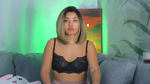 Snapshot of lily_foster_ chatting on February 2025 04:18:01 PM Lily online show from February 2025 04:18:01 PM