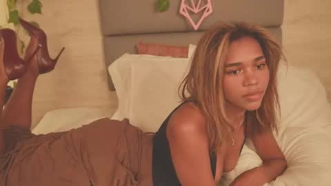 Lily Miiller online show from December 2025 09:33:01 PM