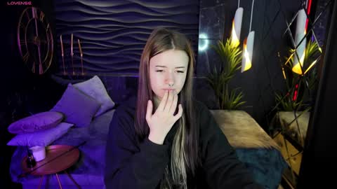 Snapshot of lily_moonlight chatting on January 2025 06:53:02 AM Lily online show from January 2025 06:53:02 AM