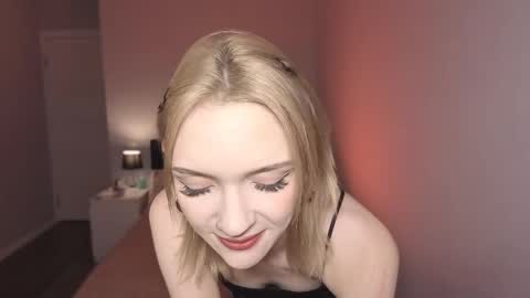 Snapshot of lily_moony chatting on March 2026 12:06:02 AM Lily online show from March 2026 12:06:02 AM