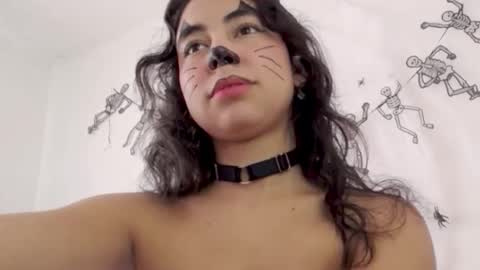 Snapshot of lily_robertss_ chatting on October 2025 03:45:02 PM Lily Roberts online show from October 2025 03:45:02 PM