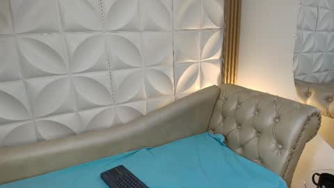 Lily Lauren online show from March 2026 01:27:02 PM