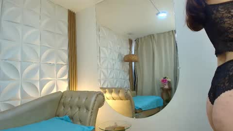 Lily Lauren online show from March 2026 12:42:01 PM