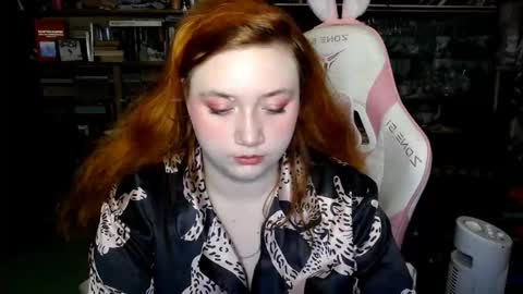 Snapshot of lily_shamy chatting on October 2025 06:25:02 PM Alice online show from October 2025 06:25:02 PM