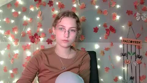 small lily online show from October 2025 12:03:02 PM