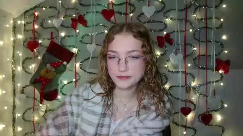 small lily online show from December 2025 06:12:01 PM