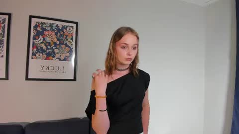 Snapshot of lilycoliins chatting on July 2026 05:49:02 PM lilycoliins online show from July 2026 05:49:02 PM