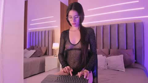 Lili online show from April 2026 11:55:01 AM