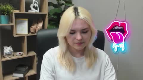 Lily online show from March 2026 02:22:02 PM