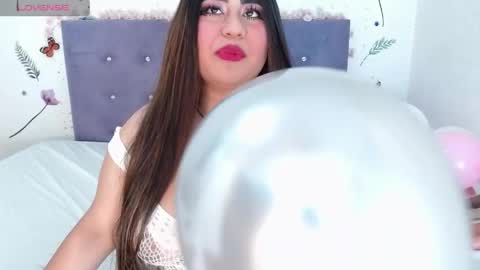Snapshot of lin_jayani chatting on April 2026 09:28:01 PM Lin online show from April 2026 09:28:01 PM