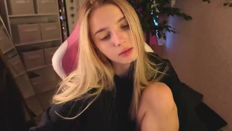 Snapshot of lina_reeds chatting on March 2026 01:06:02 AM LINA online show from March 2026 01:06:02 AM