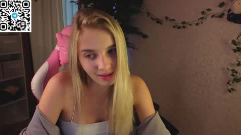 Snapshot of lina_reeds chatting on April 2026 01:14:01 AM LINA online show from April 2026 01:14:01 AM