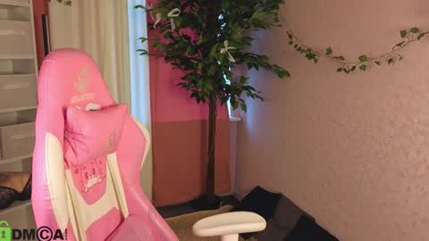 Snapshot of lina_reeds chatting on April 2026 01:11:01 AM LINA online show from April 2026 01:11:01 AM