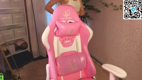 Snapshot of lina_reeds chatting on April 2026 01:12:02 AM LINA online show from April 2026 01:12:02 AM