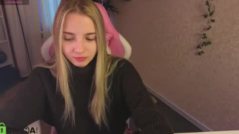 Snapshot of lina_reeds chatting on April 2026 01:17:02 AM LINA online show from April 2026 01:17:02 AM