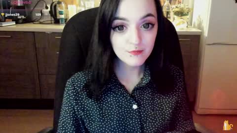 Snapshot of lina_tyaan chatting on December 2024 06:57:01 PM Lina 3 1715622743 online show from December 2024 06:57:01 PM
