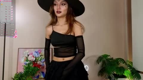 Lina online show from October 2025 11:22:01 AM