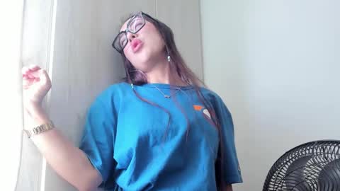 Lina Camsa online show from September 2025 04:07:01 PM