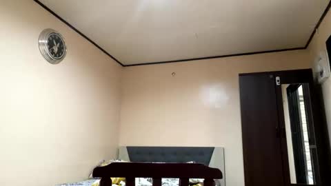 LinaDebie online show from November 2025 06:24:01 AM