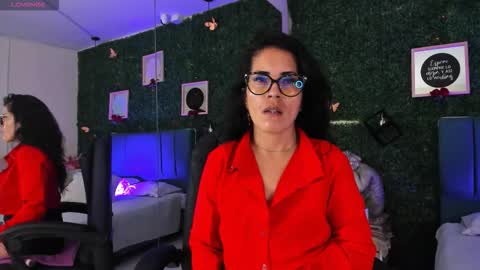 Lina  online show from November 2025 11:43:02 AM