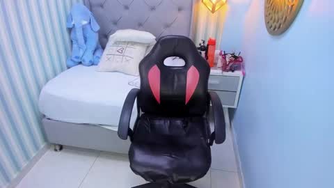 Snapshot of linastark chatting on January 2025 03:15:02 AM L I N A online show from January 2025 03:15:02 AM