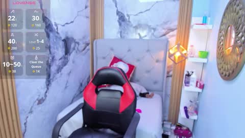 Snapshot of linastark chatting on December 2025 03:47:01 AM L I N A online show from December 2025 03:47:01 AM