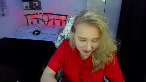 Lina online show from November 2025 09:48:02 PM