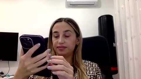 linavora online show from December 2025 08:14:02 PM