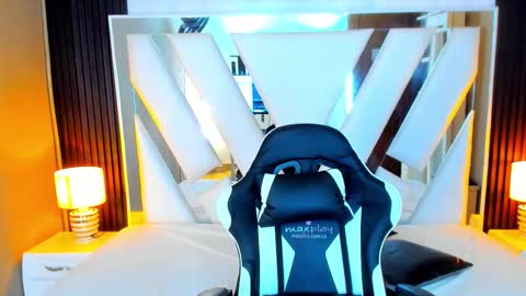  Linda  online show from October 2025 06:15:01 PM