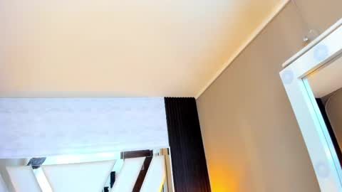  Linda  online show from November 2025 06:11:02 PM