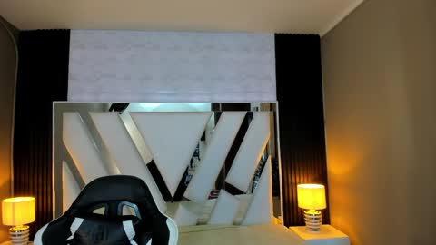  Linda  online show from February 2026 06:44:02 PM