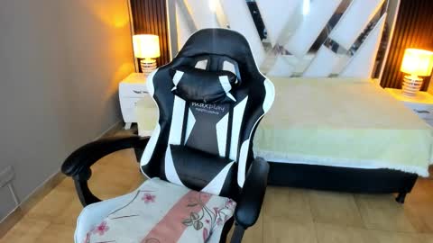  Linda  online show from February 2026 01:42:01 PM