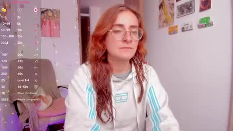 Giggles  online show from October 2025 03:09:01 PM