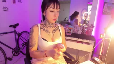 Lindaa maria  online show from February 2026 09:35:01 PM