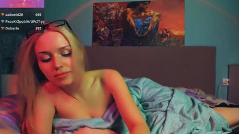 Snapshot of linda_roxy chatting on December 2024 06:37:02 PM Linda online show from December 2024 06:37:02 PM