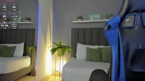 Snapshot of lindaa_natashaa chatting on November 2025 02:25:02 AM L I N D A online show from November 2025 02:25:02 AM