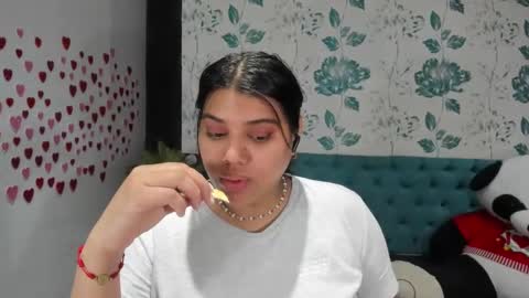 Snapshot of lindabreexlove chatting on February 2025 03:41:02 PM online show from February 2025 03:41:02 PM