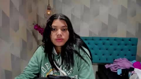 Snapshot of lindabreexlove chatting on October 2025 12:44:02 PM online show from October 2025 12:44:02 PM