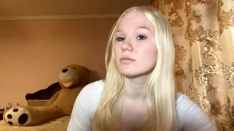 Luna online show from November 2025 09:50:02 AM