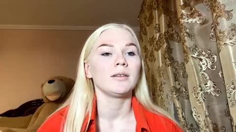 Luna online show from November 2025 12:05:02 PM