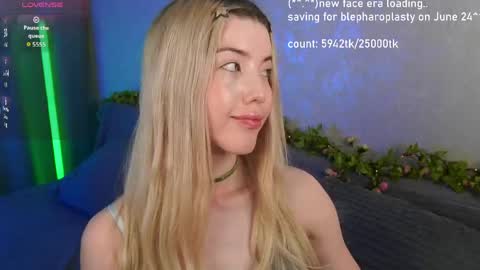 Snapshot of lindathackerr chatting on June 2026 06:10:02 PM Linda online show from June 2026 06:10:02 PM
