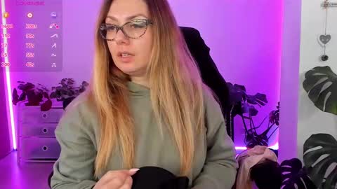 Linda  --  online show from February 2025 09:25:02 PM