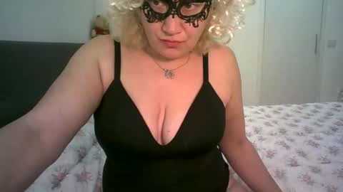 Snapshot of lindaxsmile chatting on February 2025 01:42:01 AM LindaXSmile online show from February 2025 01:42:01 AM