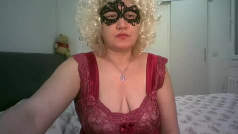 Snapshot of lindaxsmile chatting on February 2025 07:05:02 PM LindaXSmile online show from February 2025 07:05:02 PM