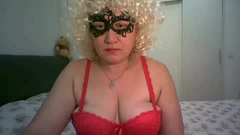Snapshot of lindaxsmile chatting on February 2025 09:59:01 PM LindaXSmile online show from February 2025 09:59:01 PM