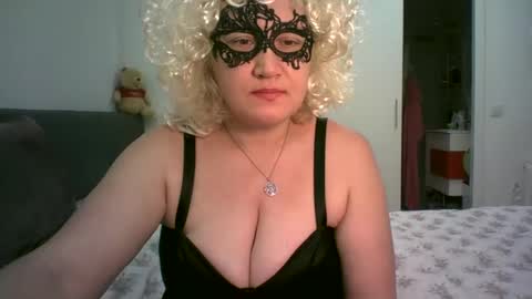 Snapshot of lindaxsmile chatting on February 2025 07:41:01 PM LindaXSmile online show from February 2025 07:41:01 PM