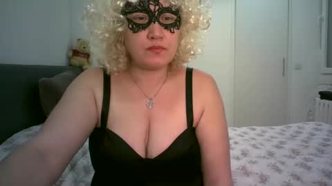 Snapshot of lindaxsmile chatting on February 2025 08:00:02 PM LindaXSmile online show from February 2025 08:00:02 PM